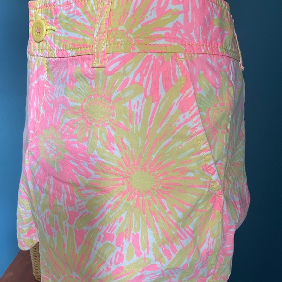 Lilly Pulitzer Buttercup Women’s Shorts. Salmon pink floral. Size 4. 100% cotton - Picture 5 of 14